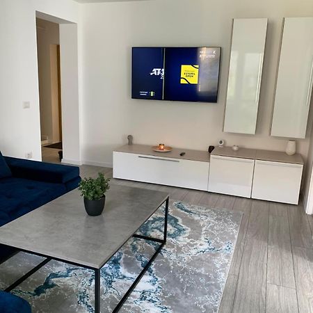 Rose Apartment Piatra Neamţ Extérieur photo