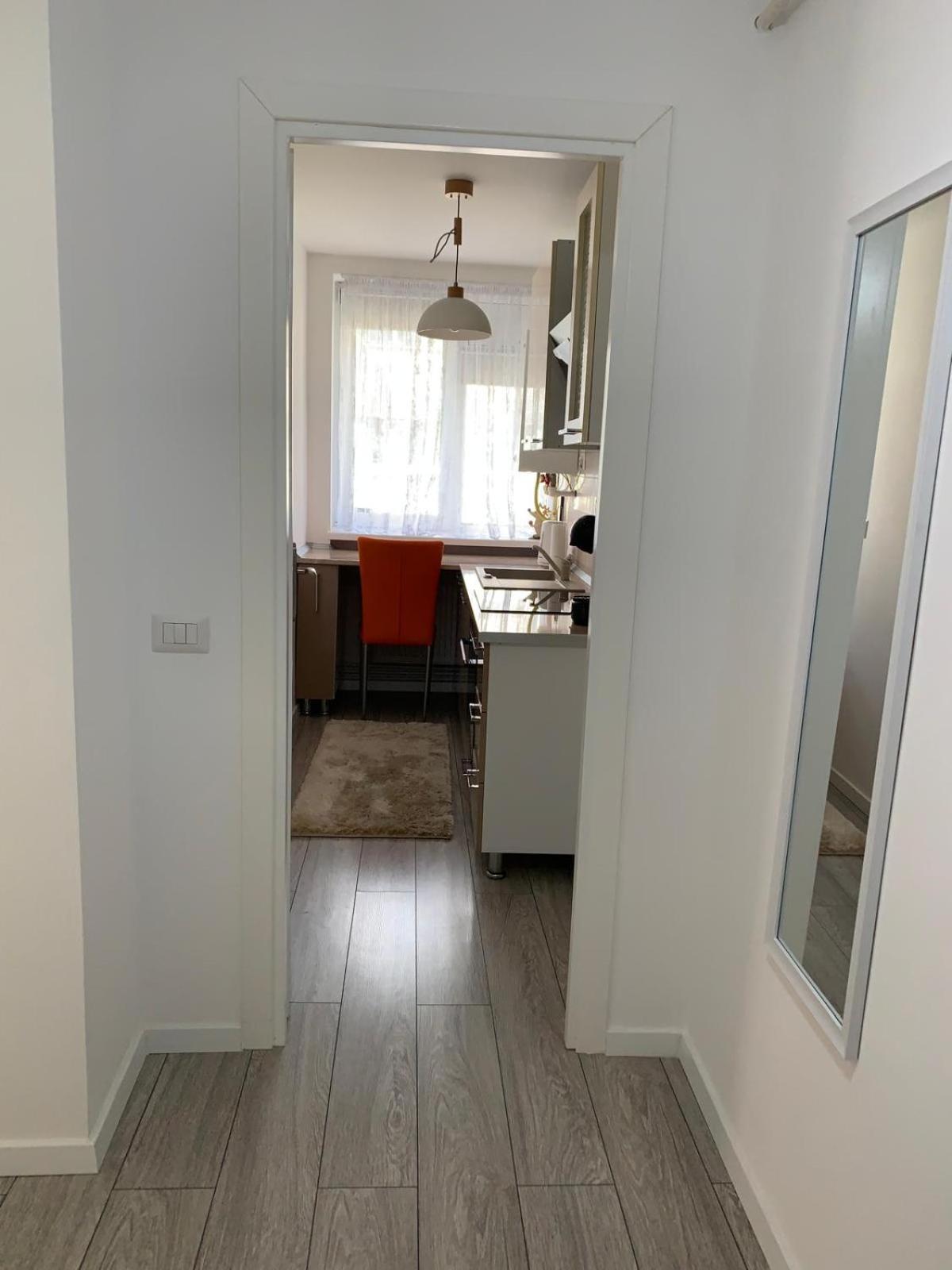 Rose Apartment Piatra Neamţ Extérieur photo