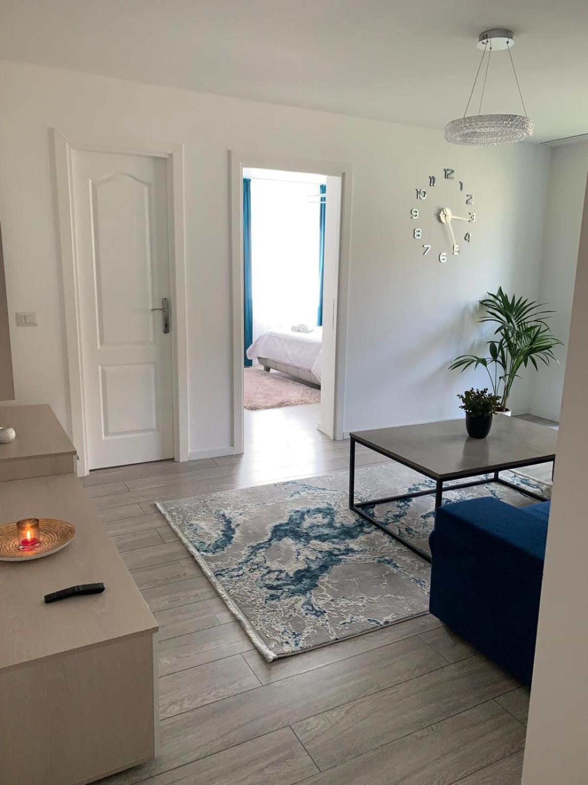 Rose Apartment Piatra Neamţ Extérieur photo