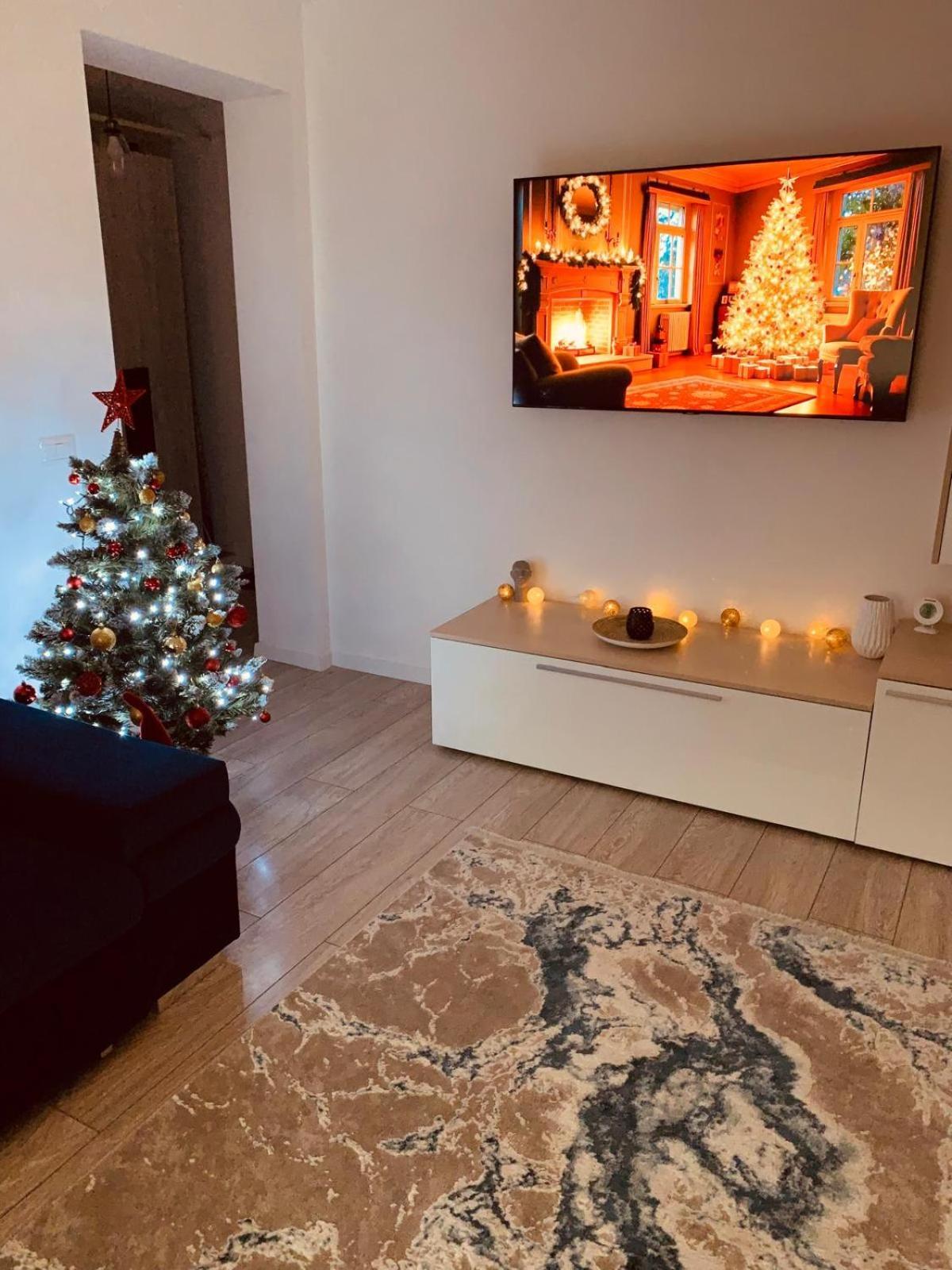 Rose Apartment Piatra Neamţ Extérieur photo